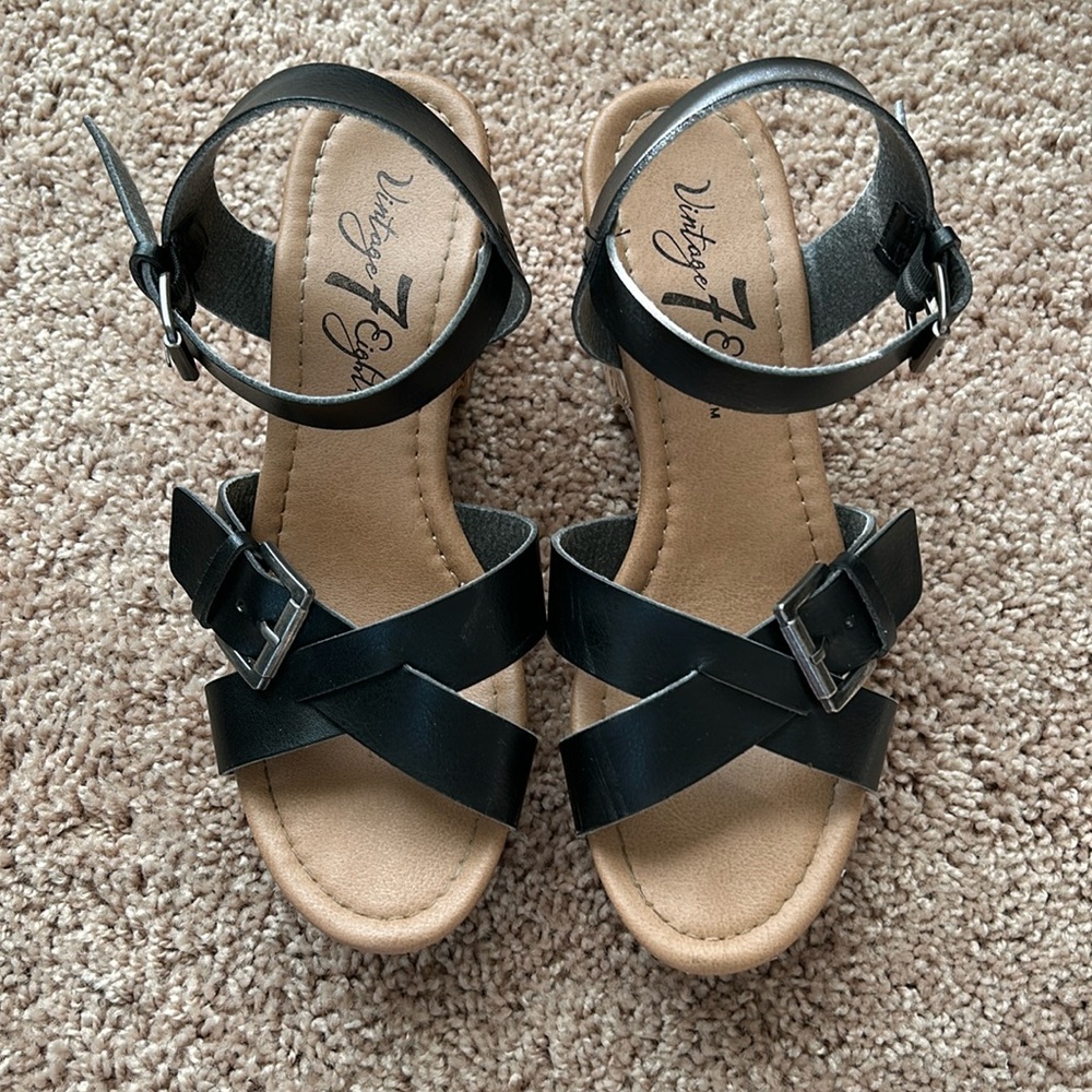 Women’s vintage 7 eight dress sandals. Size 8